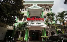 Reddoorz @ Genteng 2