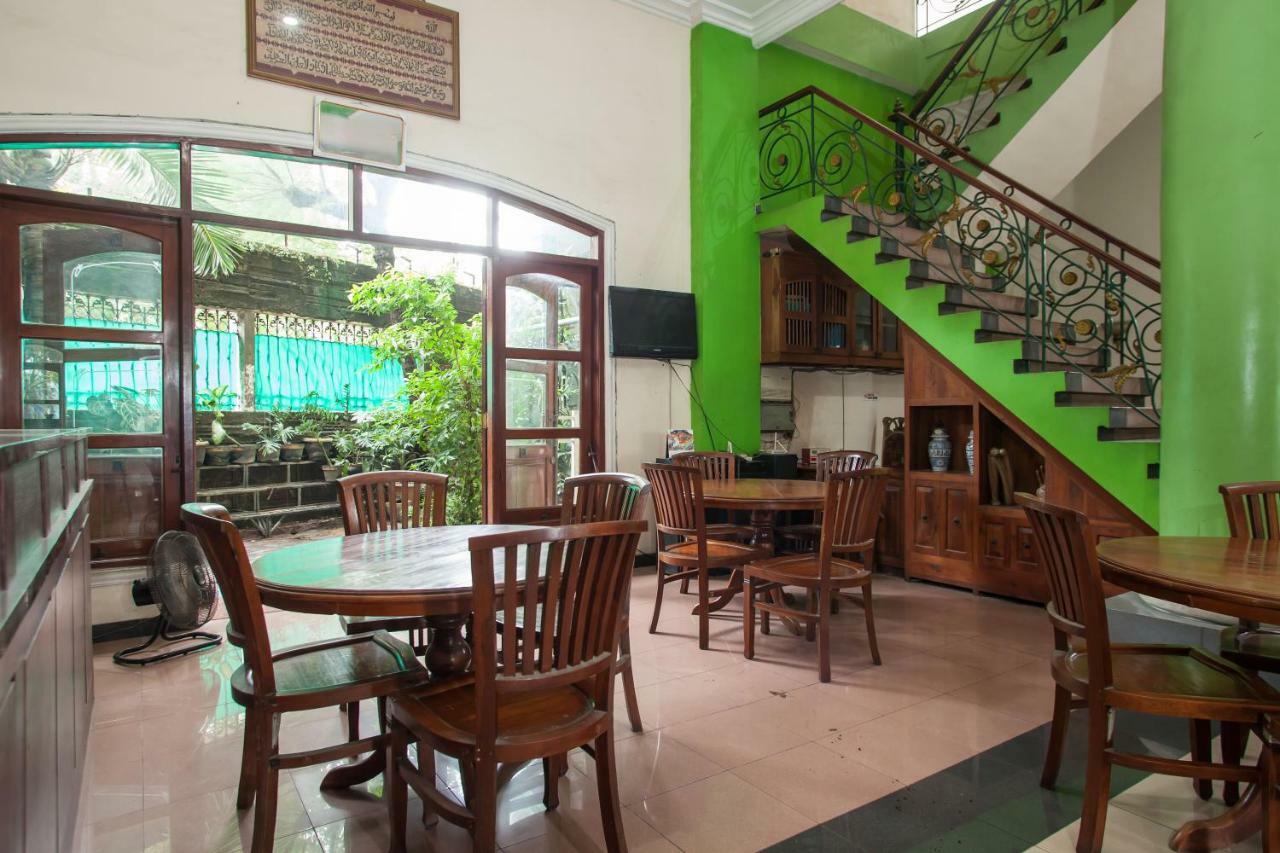 RedDoorz @ Genteng Surabaya 2 Bagian luar foto