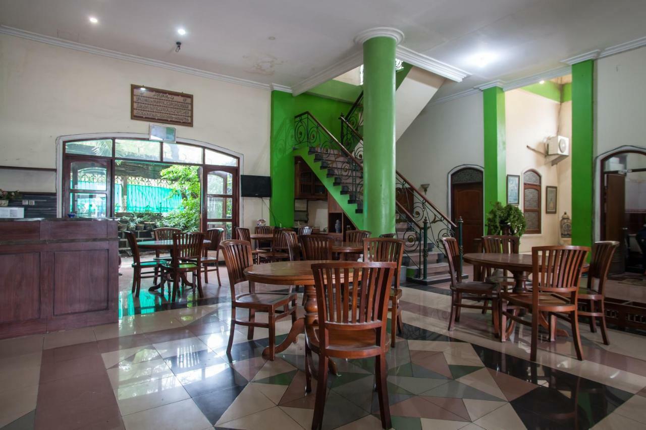 RedDoorz @ Genteng Surabaya 2 Bagian luar foto