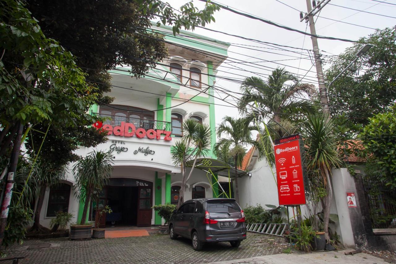 RedDoorz @ Genteng Surabaya 2 Bagian luar foto