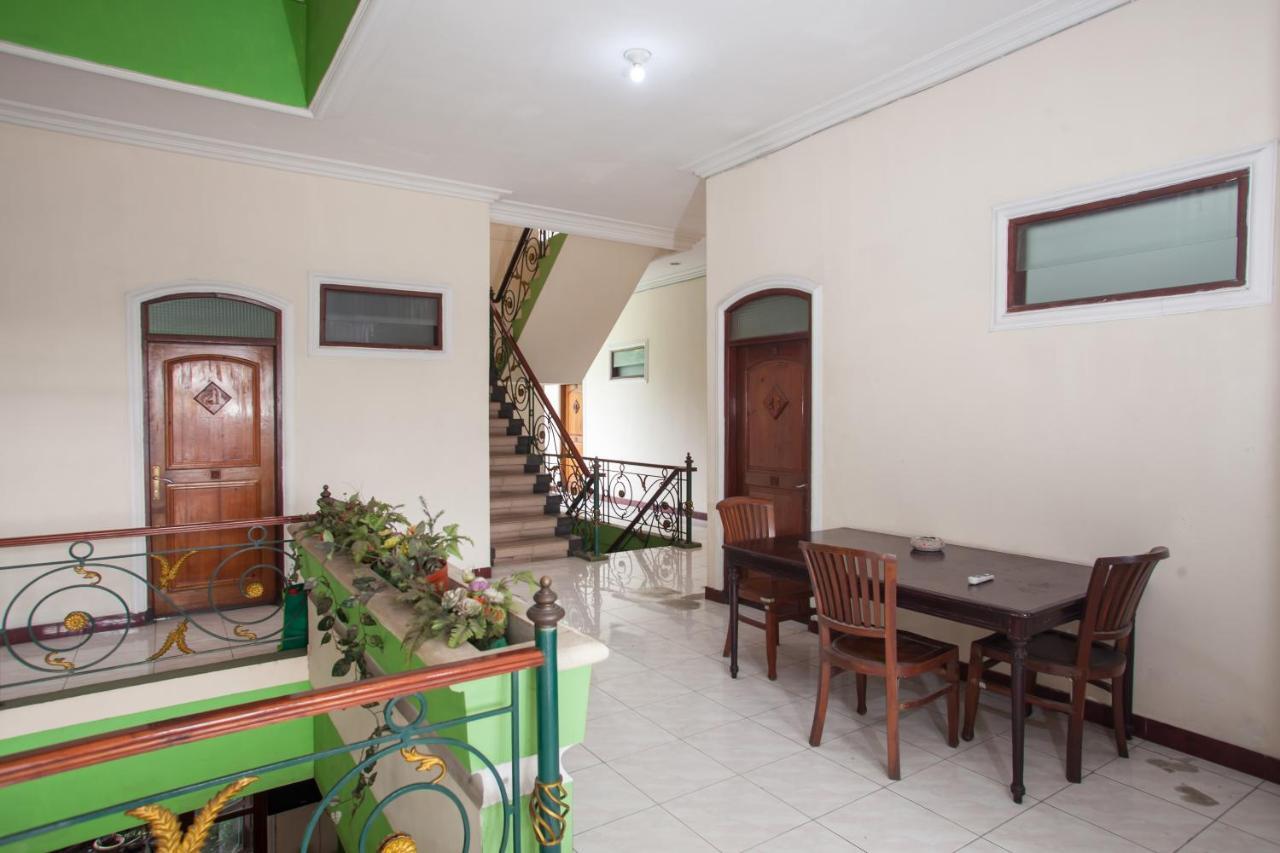 RedDoorz @ Genteng Surabaya 2 Bagian luar foto